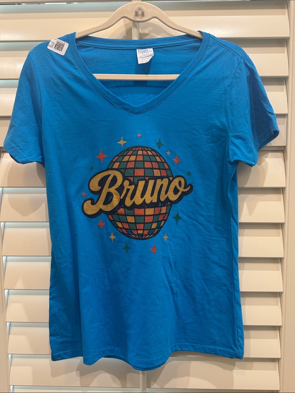 Bruno Graphic V-Neck Tee in Bright Blue